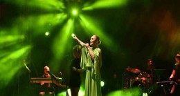 Bursa Festivali’nde Ziynet Sali hem Duygulandırdı Hem de Coşturdu