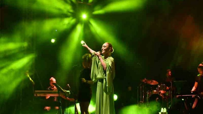 Bursa Festivali’nde Ziynet Sali hem Duygulandırdı Hem de Coşturdu
