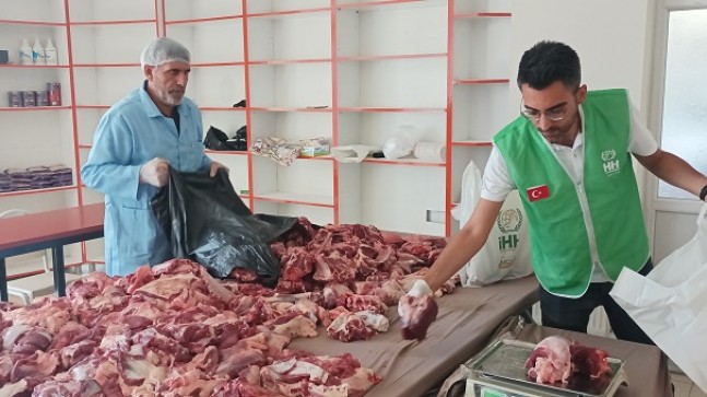 Hayırseverlerin kurban bağışları ihtiyaç sahiplerine