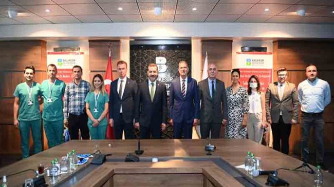 Otoyol A.Ş. İvrindi Barınağı’na röntgen cihazı hibe etti