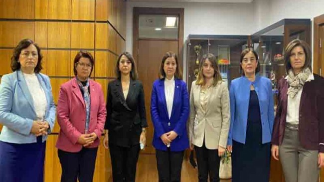 CHP’Lİ KADIN MİLLETVEKİLLERİNDEN EŞİT TEMSİL İÇİN ÇAĞRI