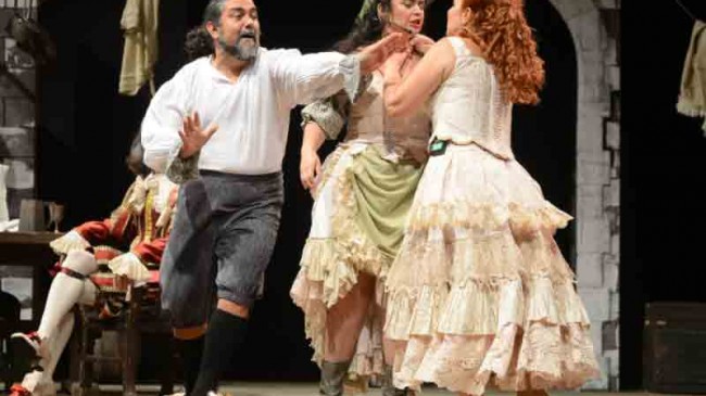 Tarla Kuşuydu Juliet Oyunu ile Sanatseverler Tiyatro Keyfi Yaşadı